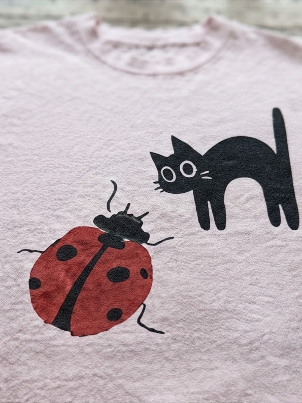 Cute Black Cat Ladybug Graphic Gildan T-Shirt Casual Cotton Tee - Picture 3 of 3